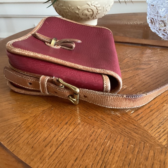 VINTAGE DOONEY & BOURKE DEEP BURGUNDY WITH BROWN  PEBBLED LEATHER SHOULDER BAG - Picture 12 of 14